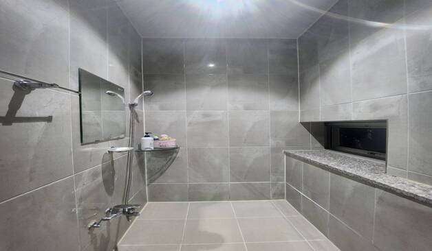 광주 수완지구 핫타이 청결한 샤워실 이미지