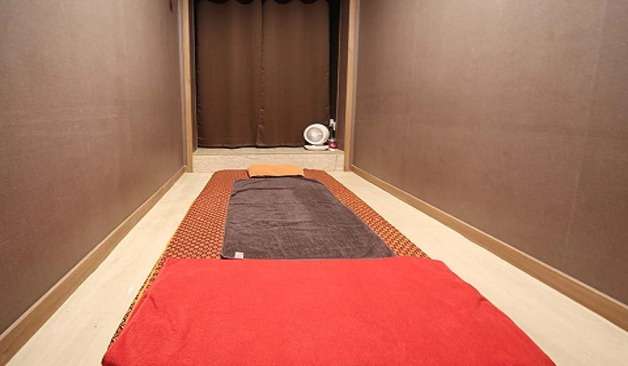 일산 주엽 퀸즈타이 1인실 빨간 담요있는 관리실 내부