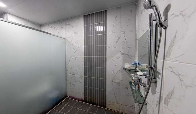 시흥 배곧 골드아로마테라피 모던한 샤워실 이미지2