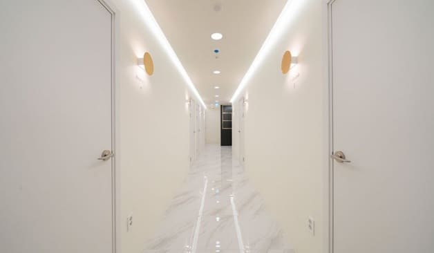 화성 굿테라피 복도 전면