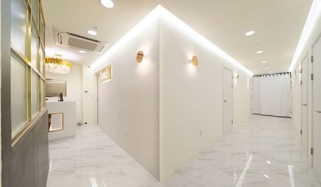 화성 굿테라피 복도 측면