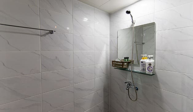 천안 꽃테라피 샤워실 내부