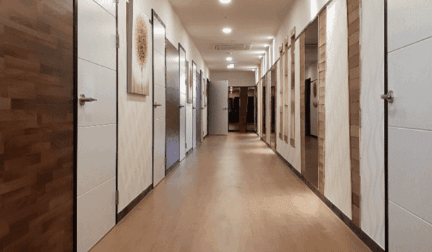 수원 골든테라피 복도 전면